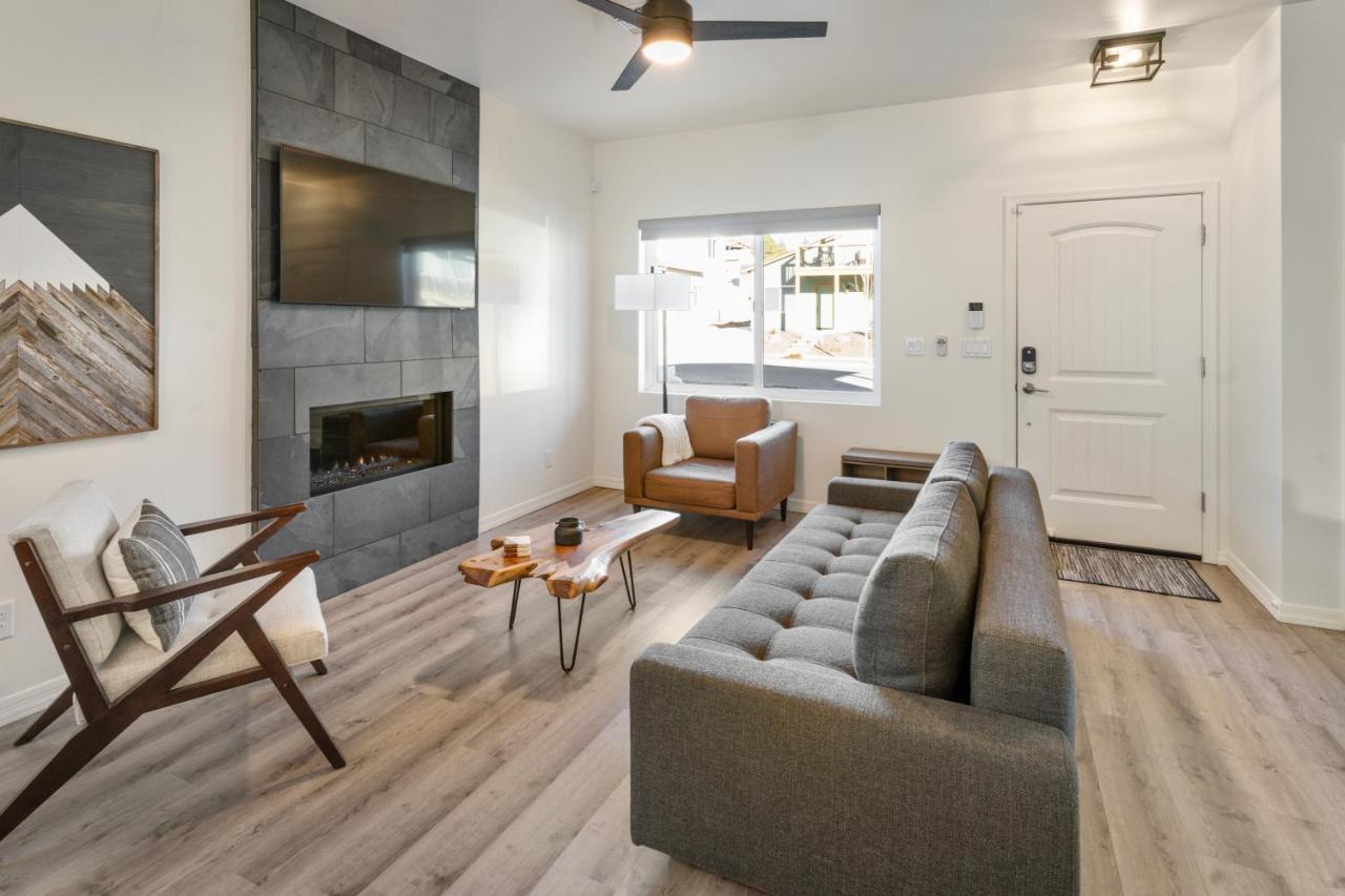 Flg Retreat - Modern Home With Mountain Views フラッグスタッフ エクステリア 写真