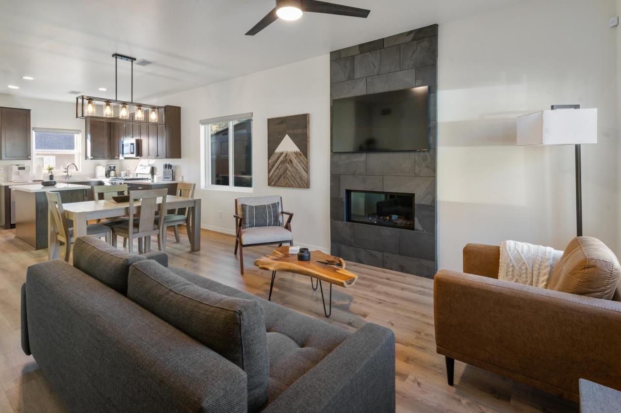 Flg Retreat - Modern Home With Mountain Views フラッグスタッフ エクステリア 写真