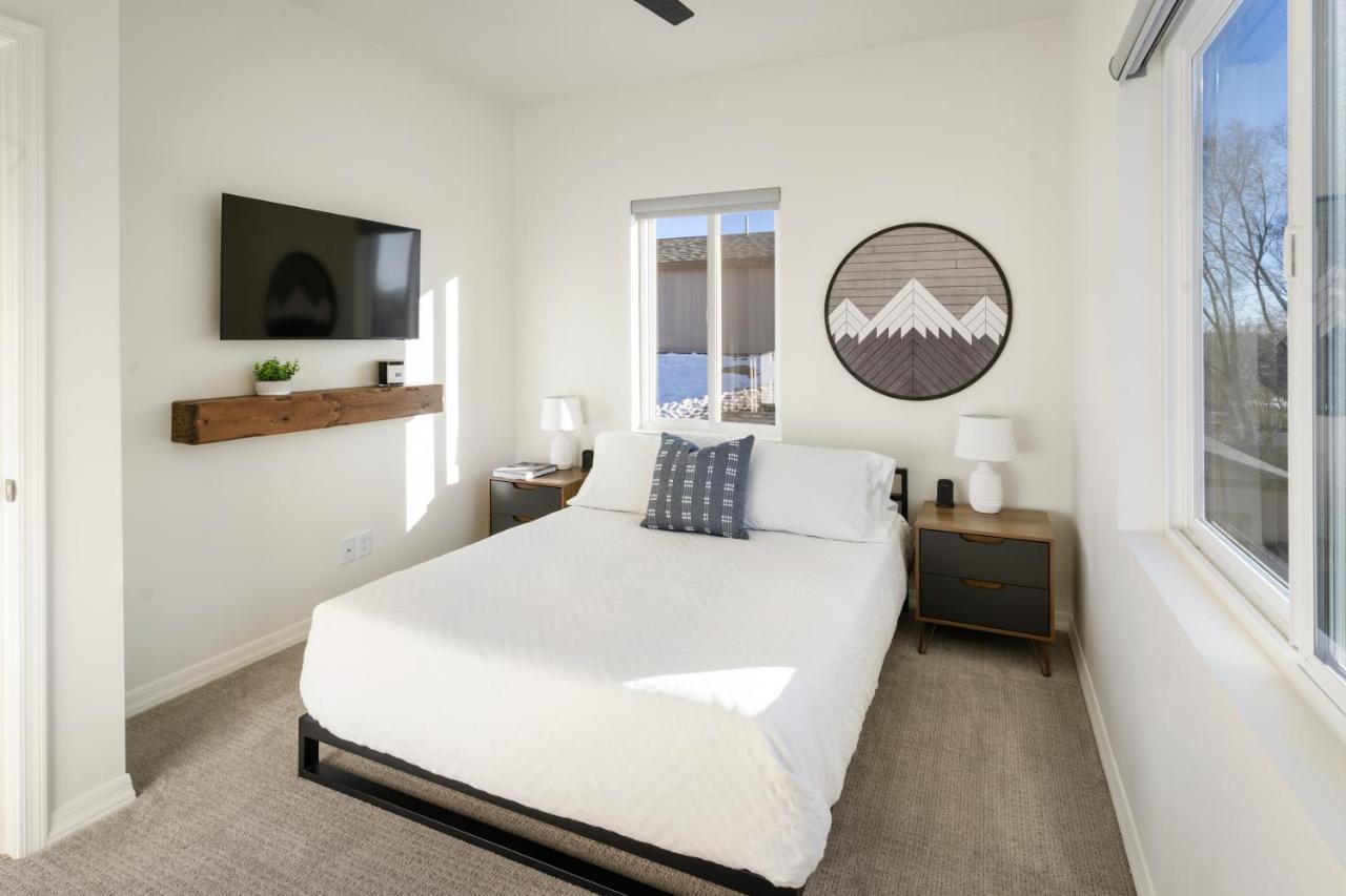 Flg Retreat - Modern Home With Mountain Views フラッグスタッフ エクステリア 写真