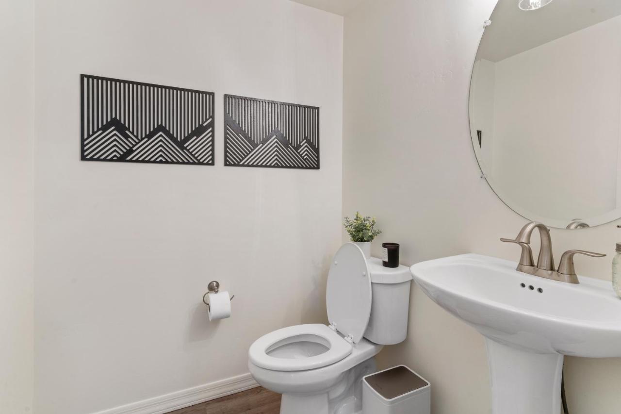 Flg Retreat - Modern Home With Mountain Views フラッグスタッフ エクステリア 写真